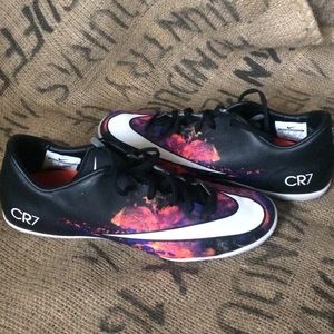 Nike Men’s 9 Running Soccer shoe